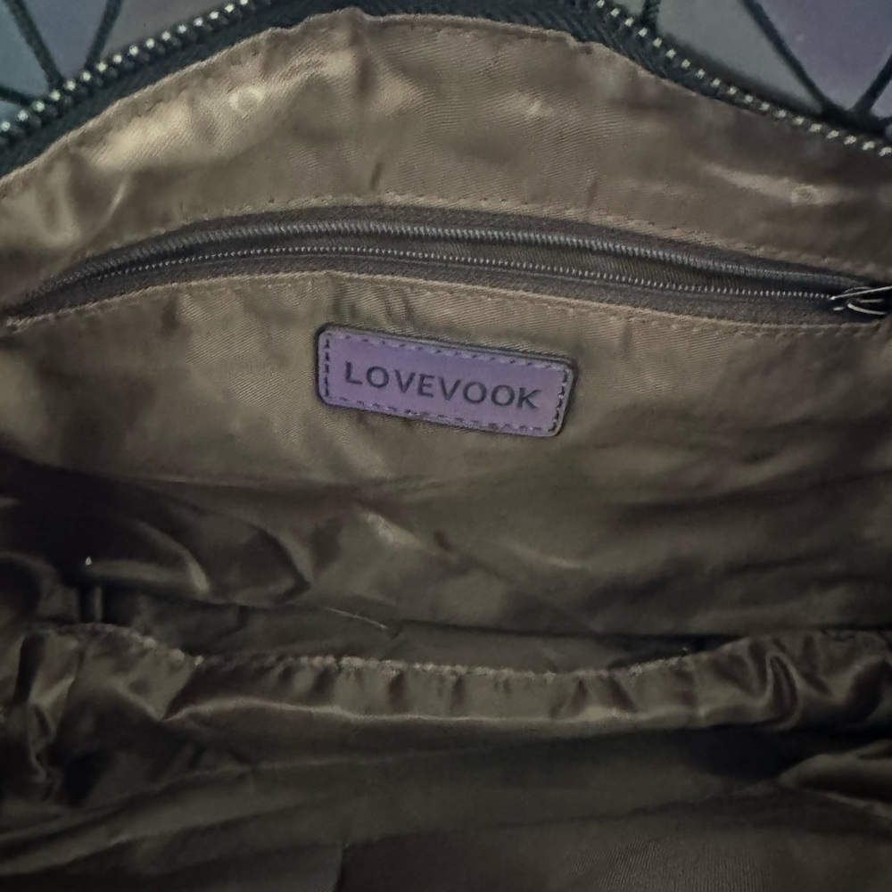 Lovevook crossbody geometric iridescent. NWOT - Picture 3 of 5